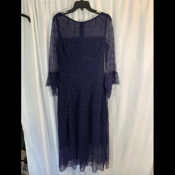 NEW Talbot Runhof Allium Lace Bell Sleeve dress - Picture 2 of 8